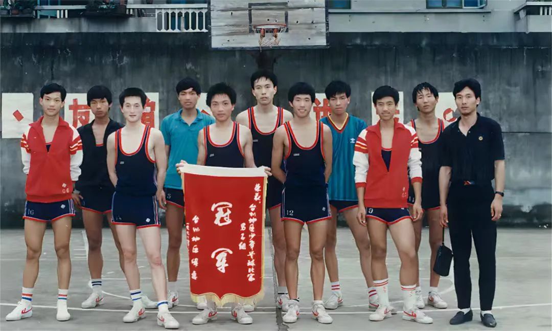 上饶信州区篮球班_上饶中学篮球冠军_上饶新一中篮球特长生