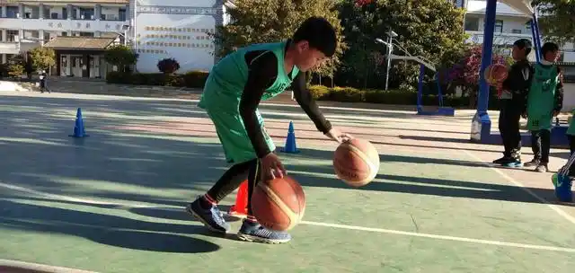 篮球规则走步_篮球走路规则_走篮球走步规则