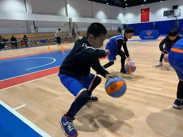 走篮球走步规则_篮球走路规则_篮球规则走步