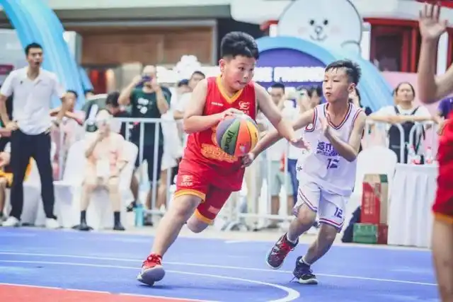 篮球规则走步_走篮球走步规则_篮球走路规则