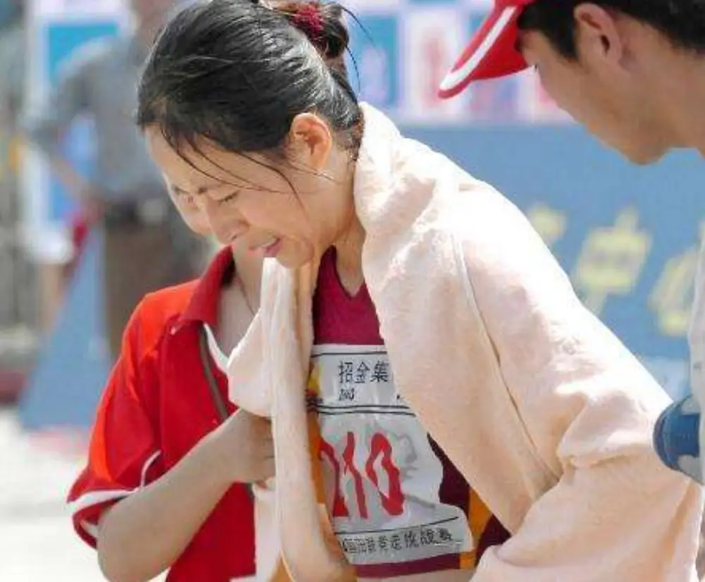竞走冠军_竞走比赛的冠军是谁呀视频_视频冠军比赛竞走是真的吗