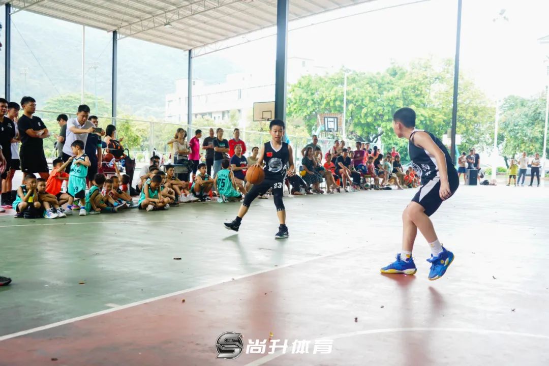 青少年uwg篮球赛_欧洲青少年篮球赛规则最新_青少年篮球赛制