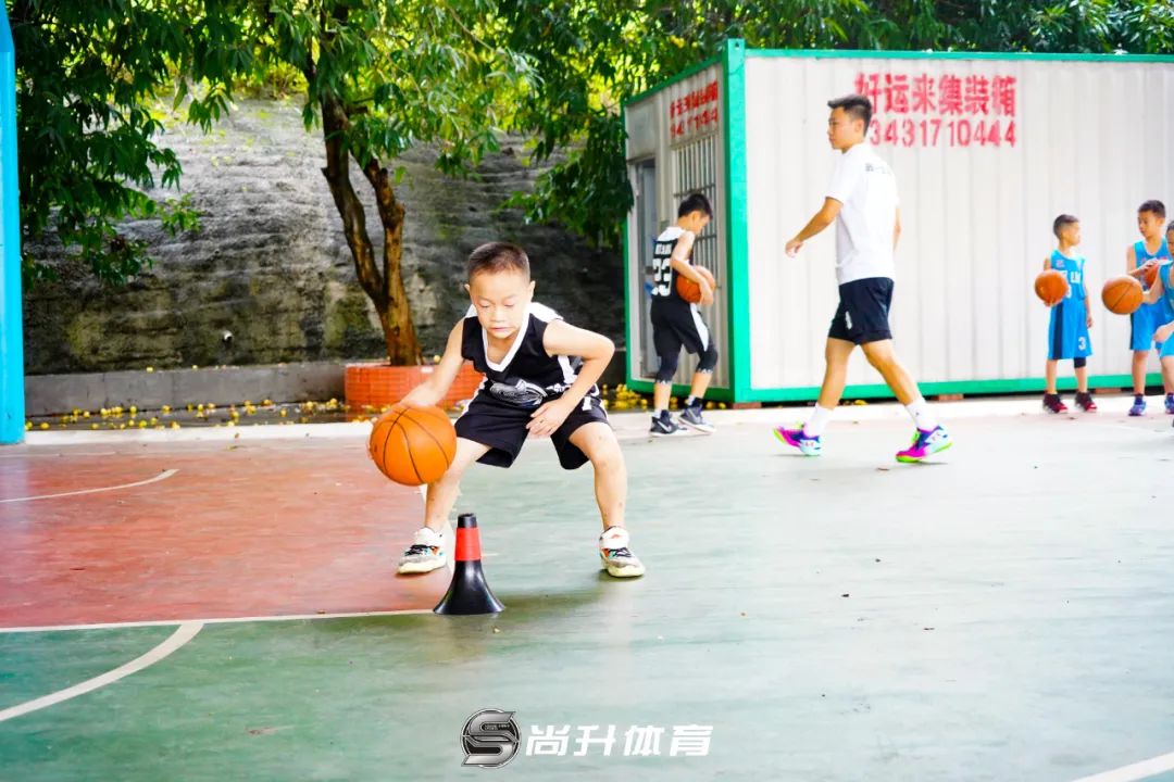 青少年uwg篮球赛_欧洲青少年篮球赛规则最新_青少年篮球赛制