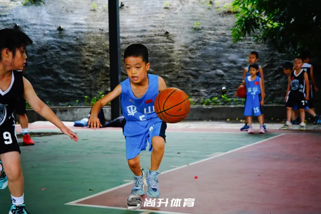 青少年uwg篮球赛_欧洲青少年篮球赛规则最新_青少年篮球赛制