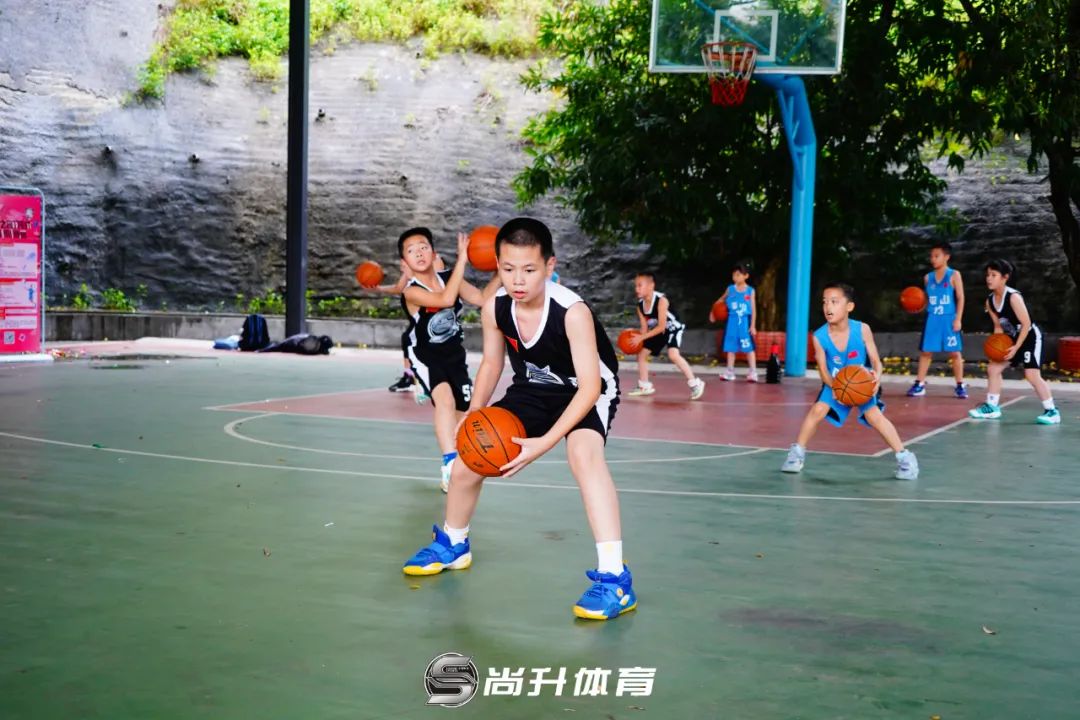 青少年uwg篮球赛_欧洲青少年篮球赛规则最新_青少年篮球赛制