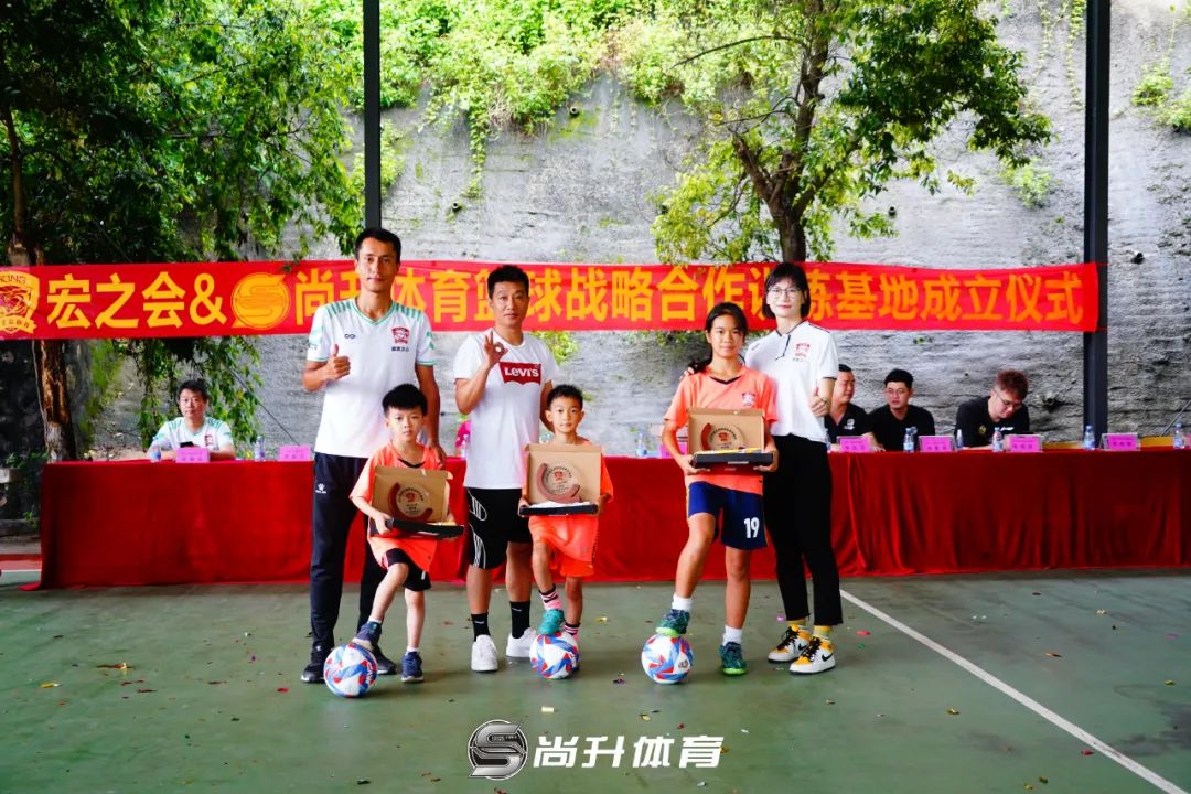 青少年uwg篮球赛_欧洲青少年篮球赛规则最新_青少年篮球赛制