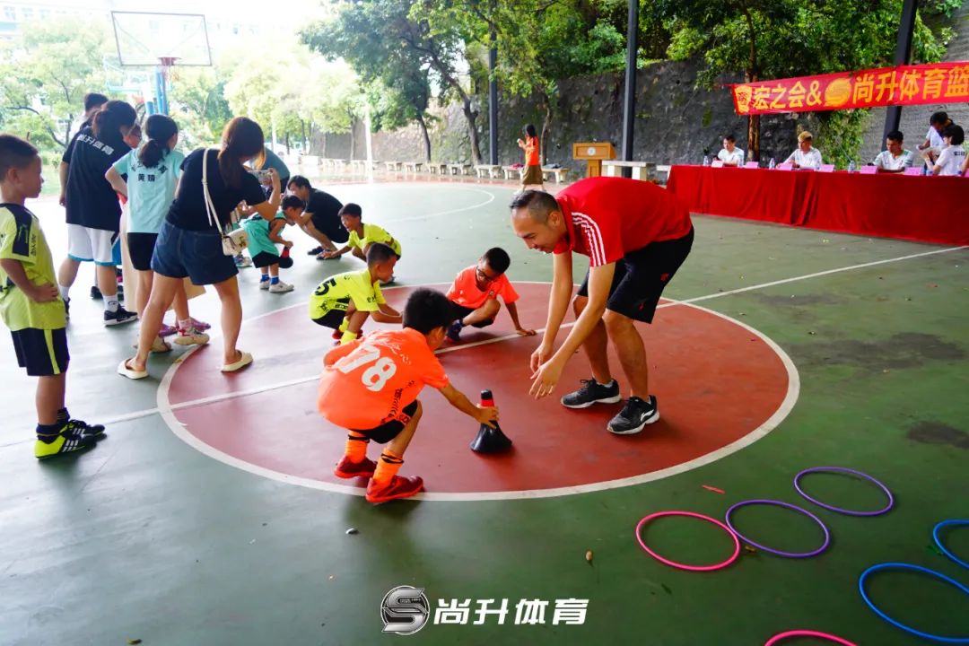 青少年uwg篮球赛_欧洲青少年篮球赛规则最新_青少年篮球赛制
