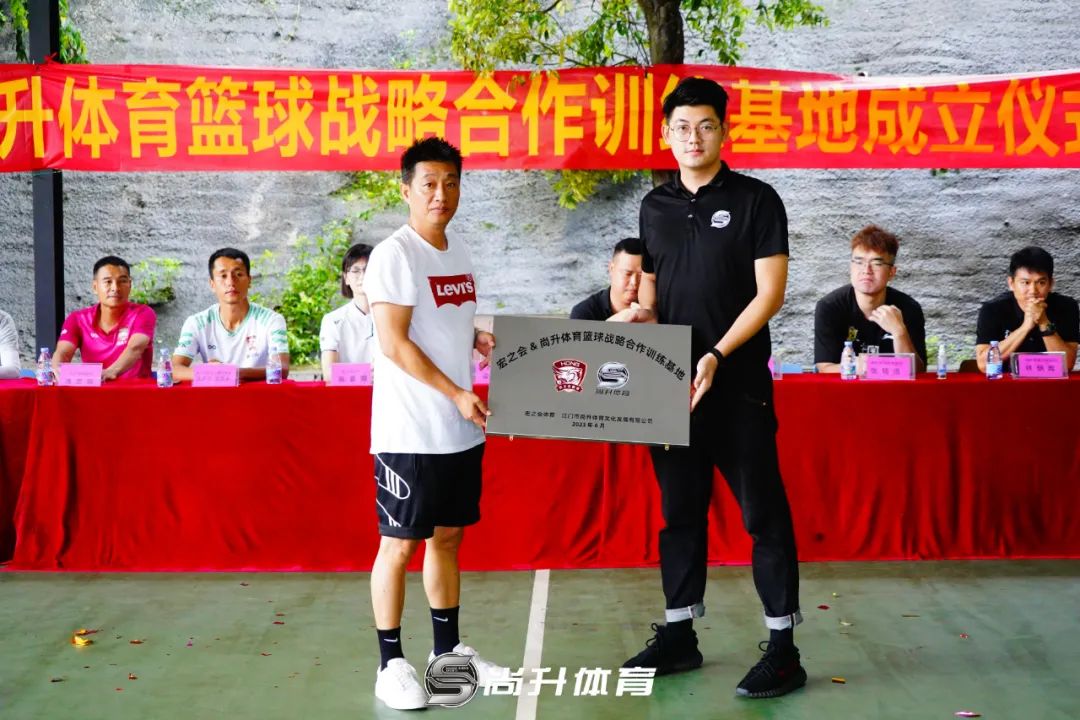 青少年uwg篮球赛_欧洲青少年篮球赛规则最新_青少年篮球赛制