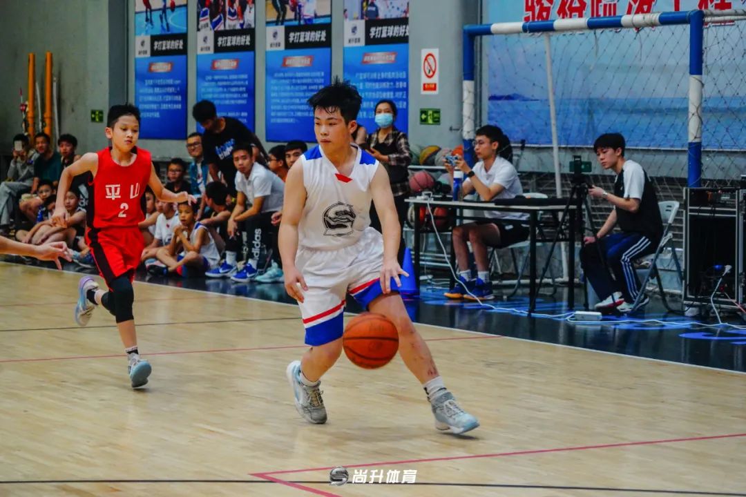 青少年uwg篮球赛_欧洲青少年篮球赛规则最新_青少年篮球赛制