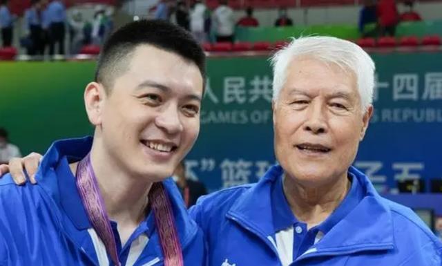 篮球冠军戒指多少钱一个_篮球总冠军戒指值多少钱_什么样的篮球比赛有冠军戒指