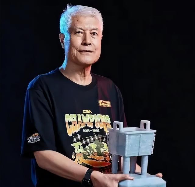 篮球总冠军戒指值多少钱_篮球冠军戒指多少钱一个_什么样的篮球比赛有冠军戒指