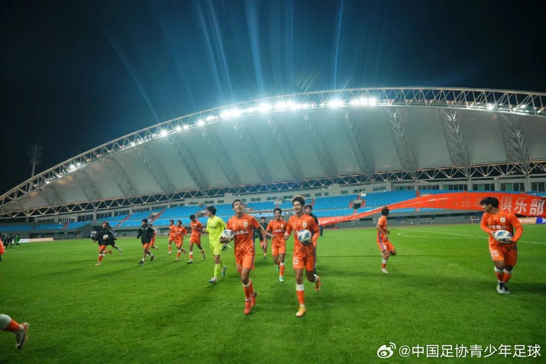四组足球比赛规则图片_足球规矩图_足球规则图解ppt