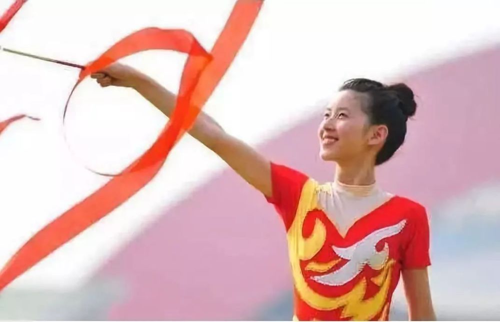 健身馆里的校花小美竟然_校花健身照_健身校花