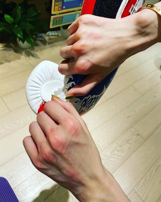 校花健身照_健身校花_健身馆里的校花小美竟然