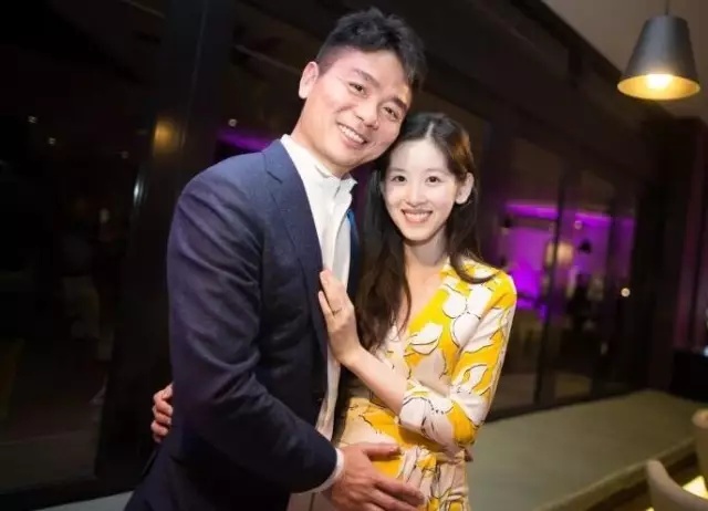 健身馆里的校花小美竟然_校花健身照_健身校花
