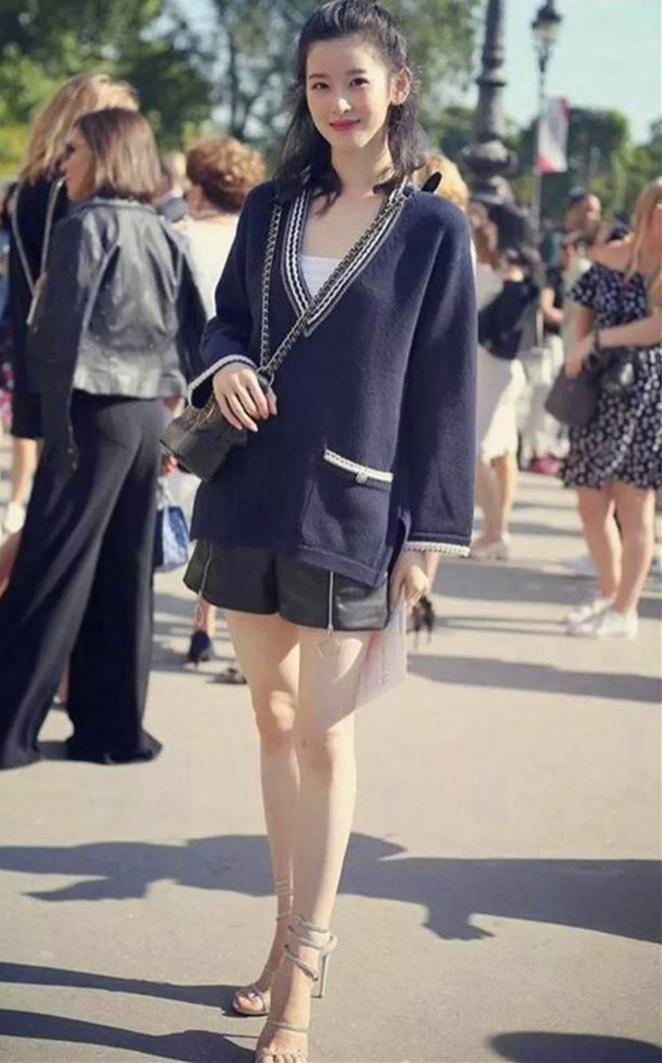 校花健身照_健身馆里的校花小美竟然_健身校花