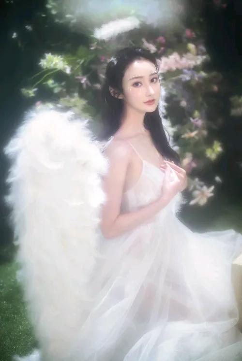健身校花_校花健身力量训练图_健身馆里的校花小美竟然