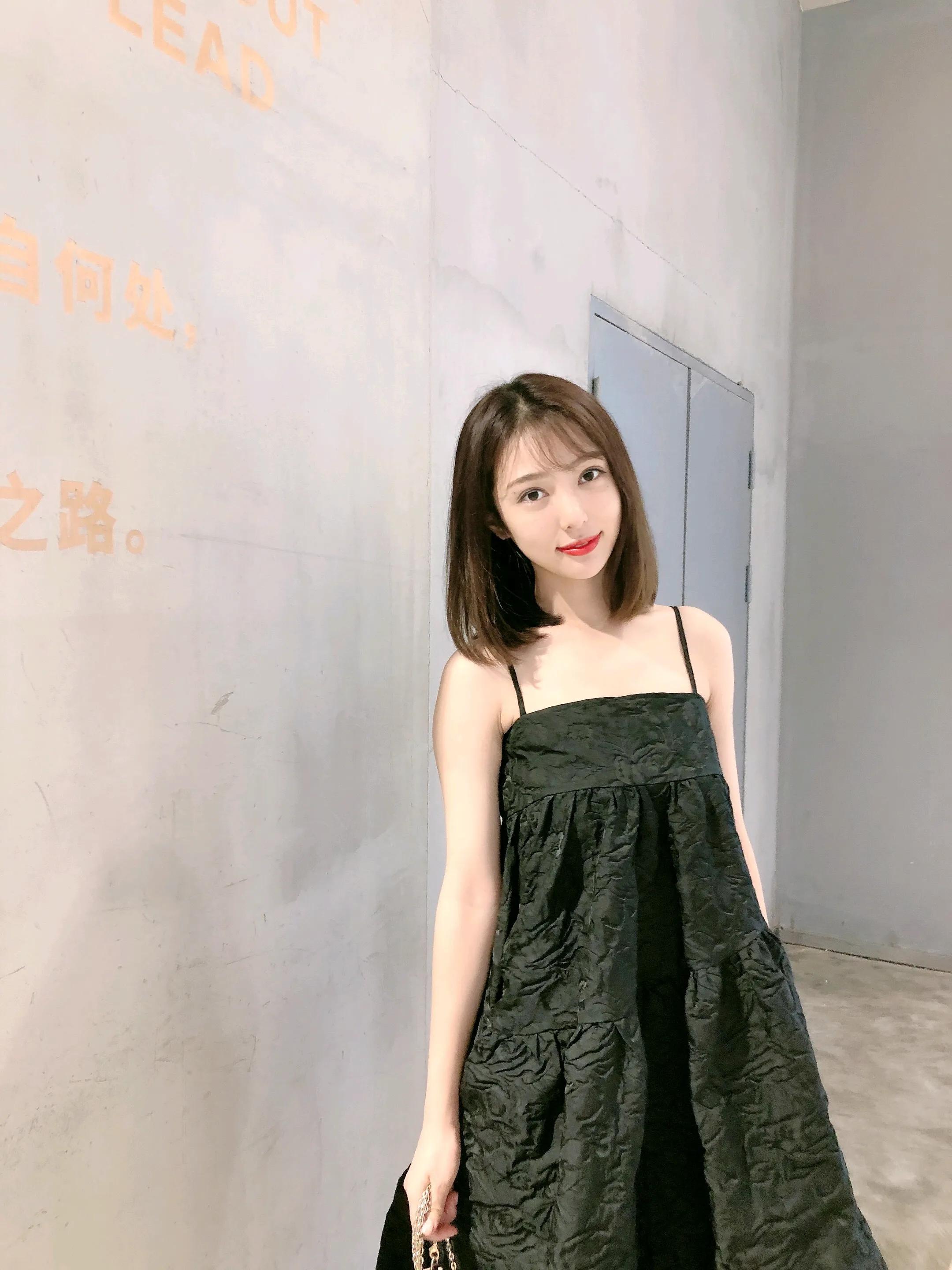 健身校花_校花健身力量训练图_健身馆里的校花小美竟然