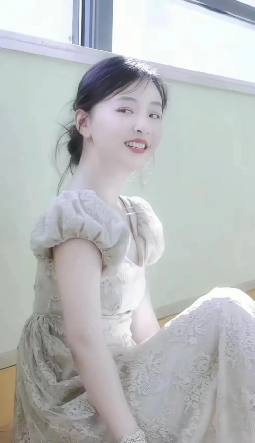 健身校花_校花健身风云小说_健身馆里的校花小美竟然