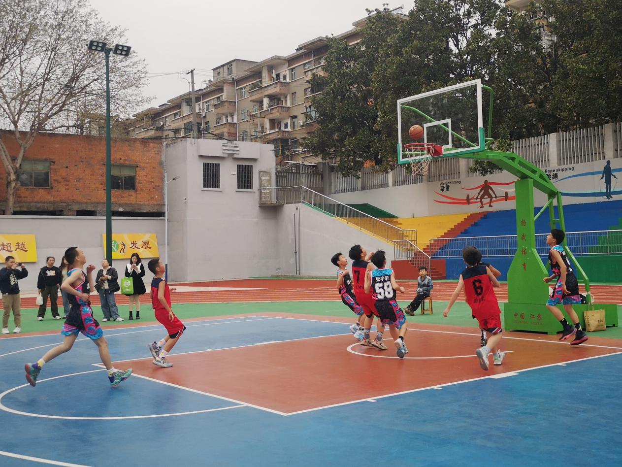 栗山小学篮球队勇夺双清区中小学生篮球赛冠
